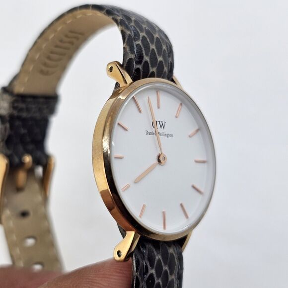 Daniel Wellington Women's Watch White Dial 28MM Leather Band 5.25-7" New Battery - Picture 4 of 13